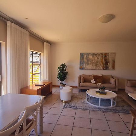 2 On Lismore Guesthouse Tokai Экстерьер фото