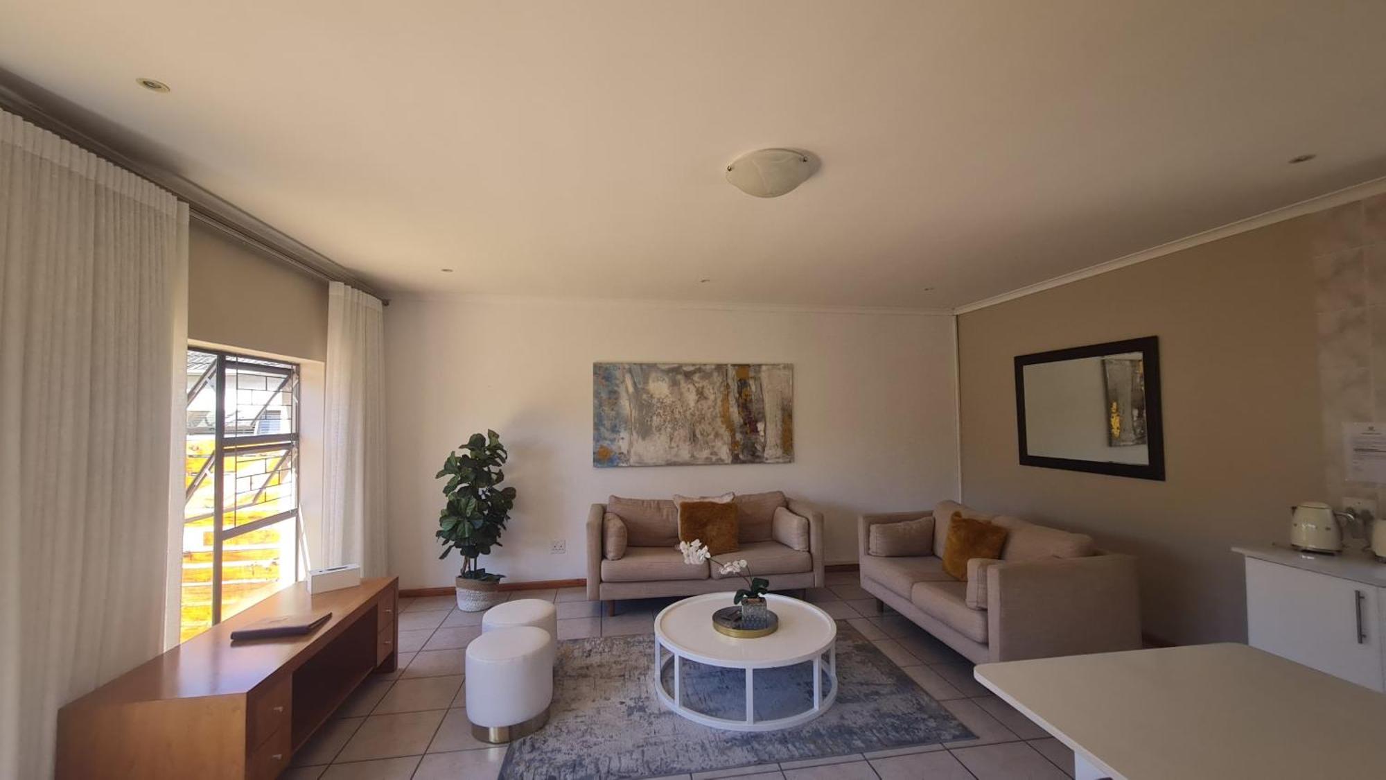 2 On Lismore Guesthouse Tokai Экстерьер фото