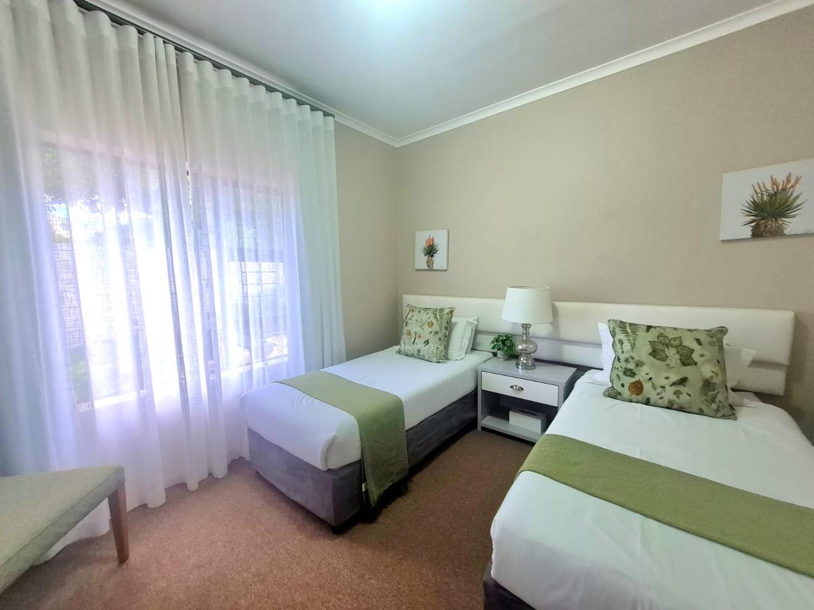 2 On Lismore Guesthouse Tokai Экстерьер фото
